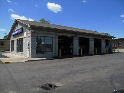 Adelaide Motors 车行(519-694-5835)