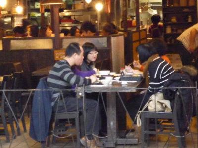 除夕：华人商场人潮挤爆 排队买彩券
